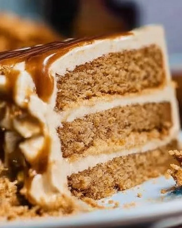 Delicious Biscoff Cake topped with creamy frosting and Biscoff cookie crumbs